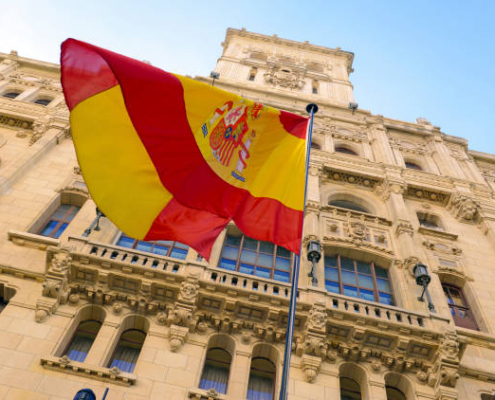 Descubre cómo afecta la Ley de Eficiencia Procesal al informe pericial escrito en juicios civiles y laborales sin vista oral. Exigencias del dictamen