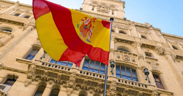 Descubre cómo afecta la Ley de Eficiencia Procesal al informe pericial escrito en juicios civiles y laborales sin vista oral. Exigencias del dictamen