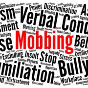 Descubre la diferencia entre mobbing y burnout en la evaluación pericial psicológica. Claves para probar el nexo causal en bajas e incapacidades laborales.